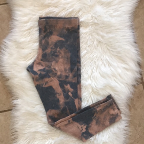 Reverse Tie Dye Leggings - Picture 3 of 3